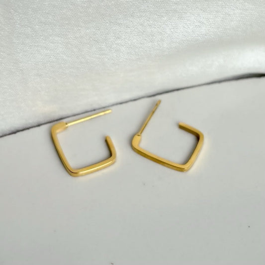 Minimal Madison Huggies