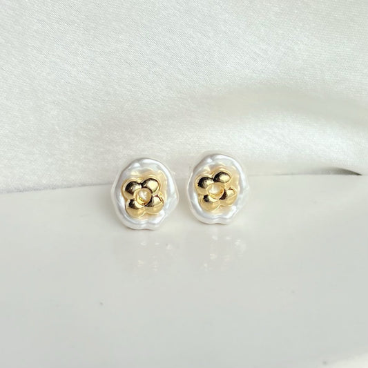 Baroque Pearl Stud