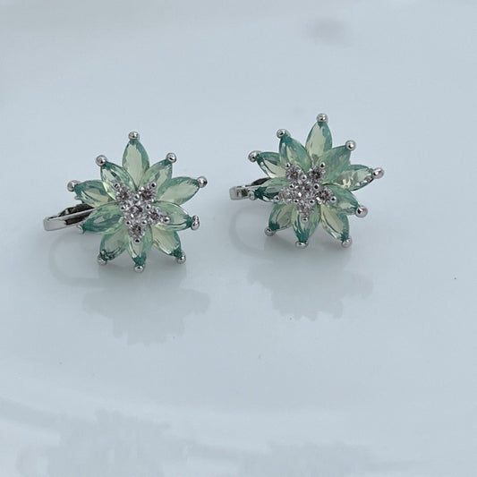 Mint Flower Stud - No piercing needed