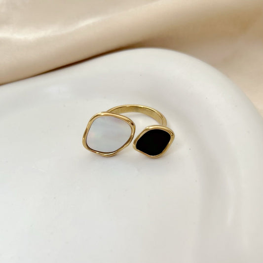 Monochrome Magic Ring