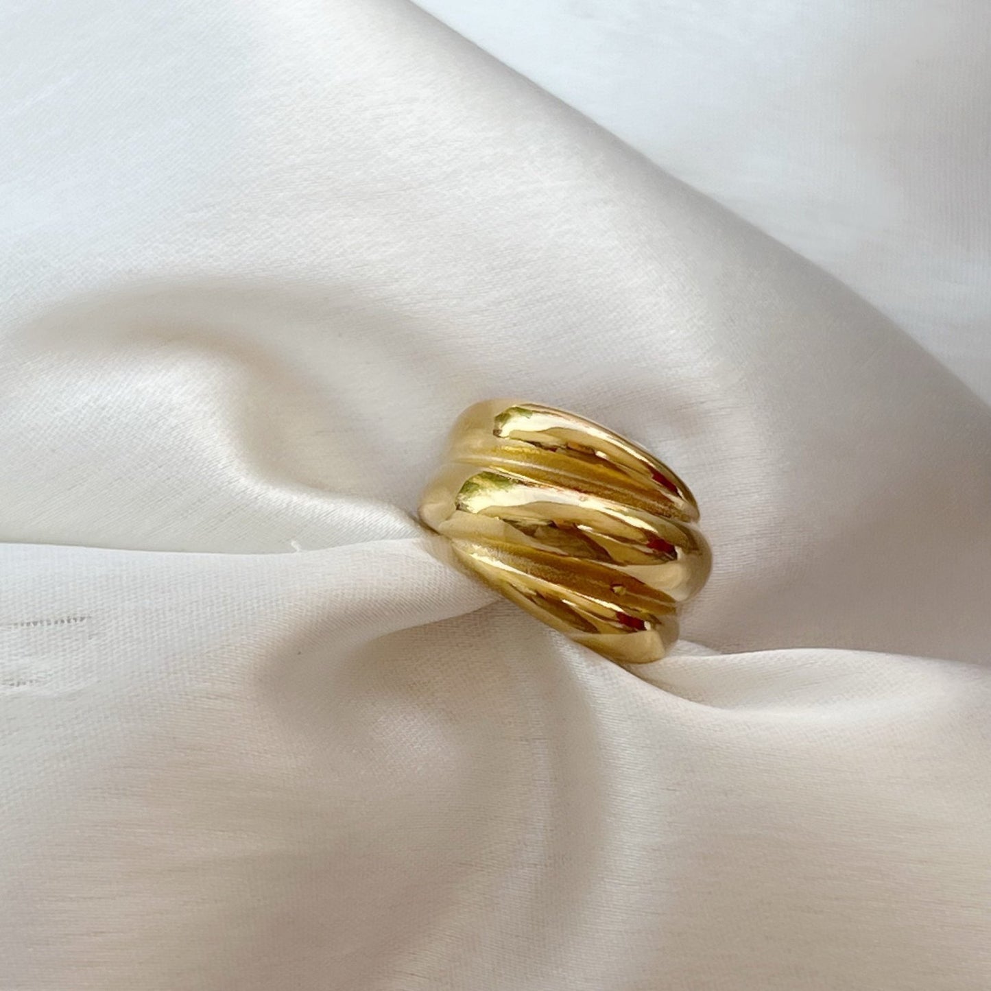 Twista Gold Ring