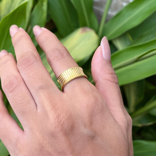 Seren Gold Ring