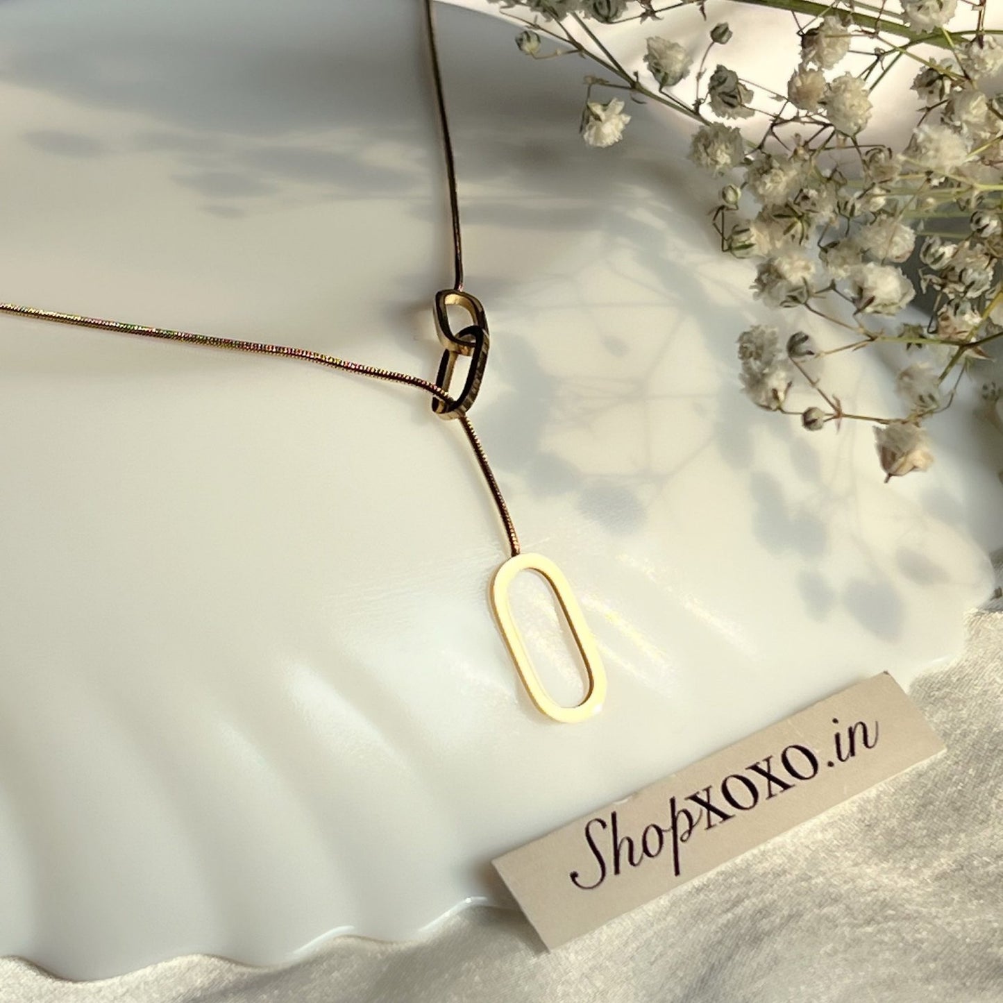 Minimal Gold Entwined Necklace
