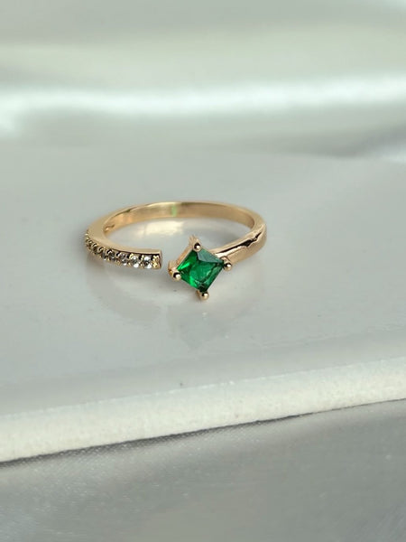 Minimal Emerald Ring