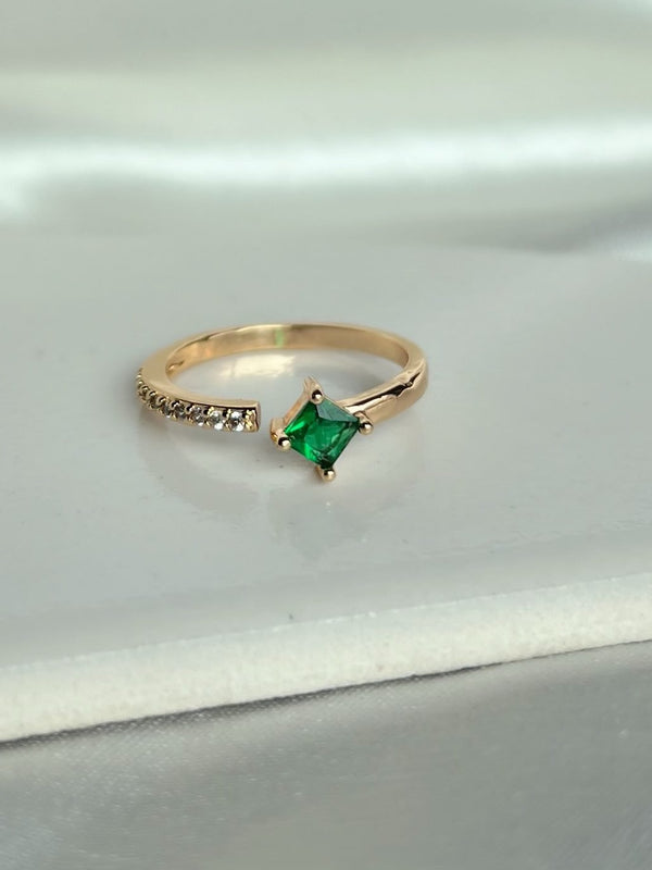 Minimal Emerald Ring