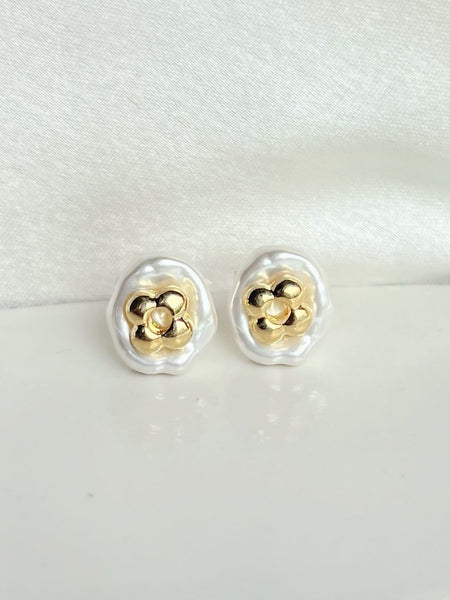 Baroque Pearl Stud