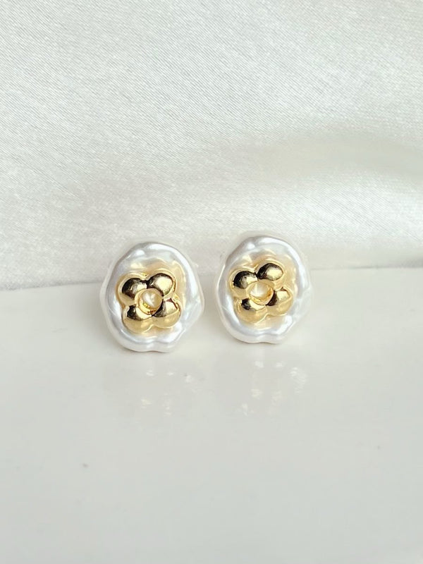 Baroque Pearl Stud