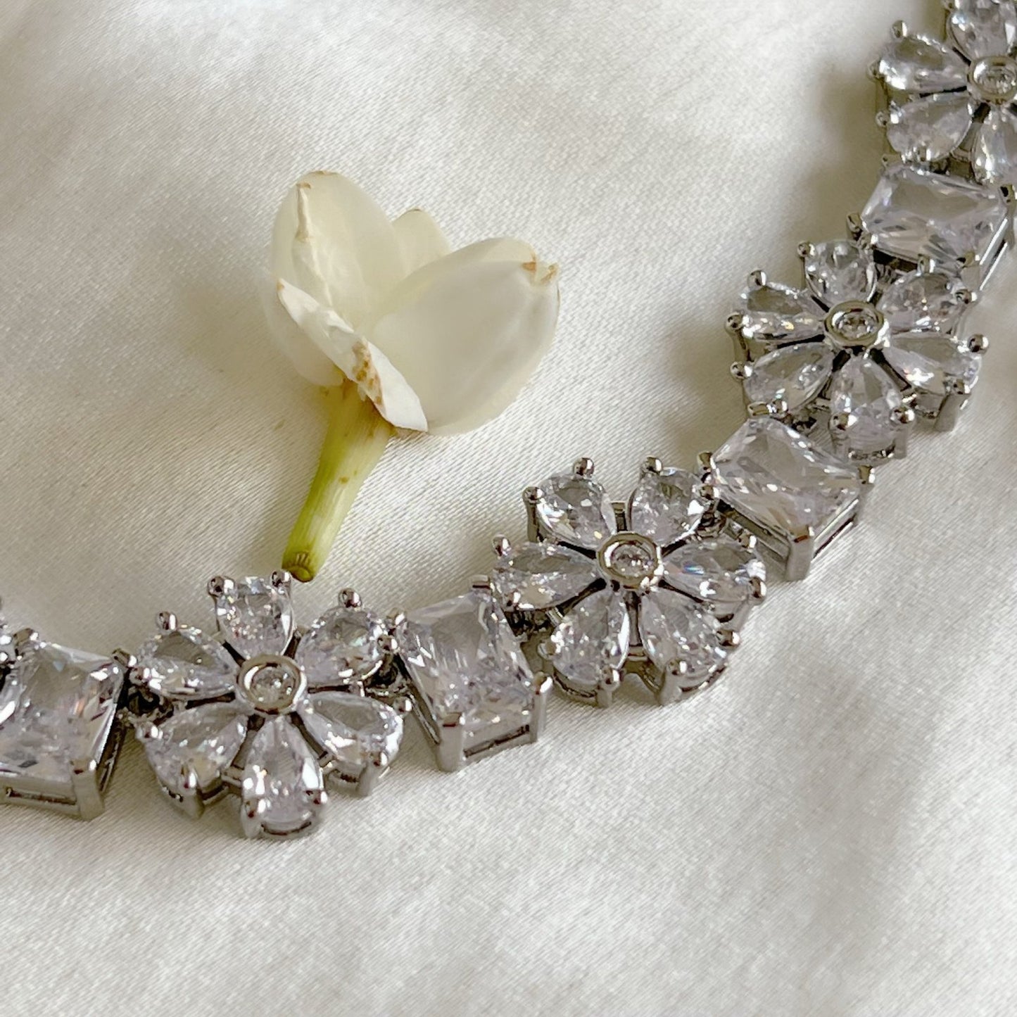 Sitara White Set