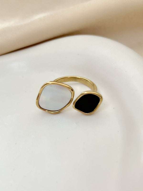 Monochrome Magic Ring