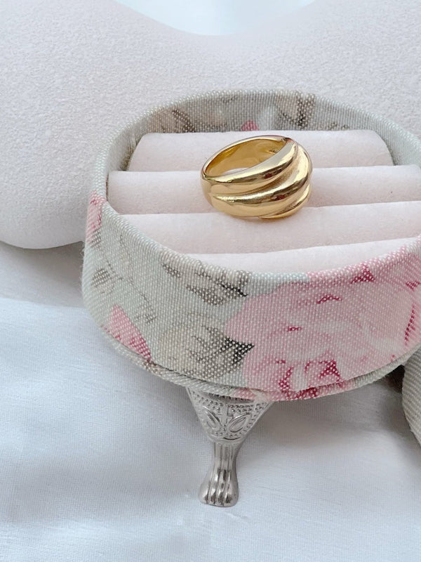 Twista Gold Ring