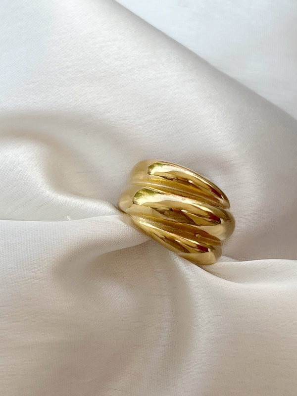 Twista Gold Ring