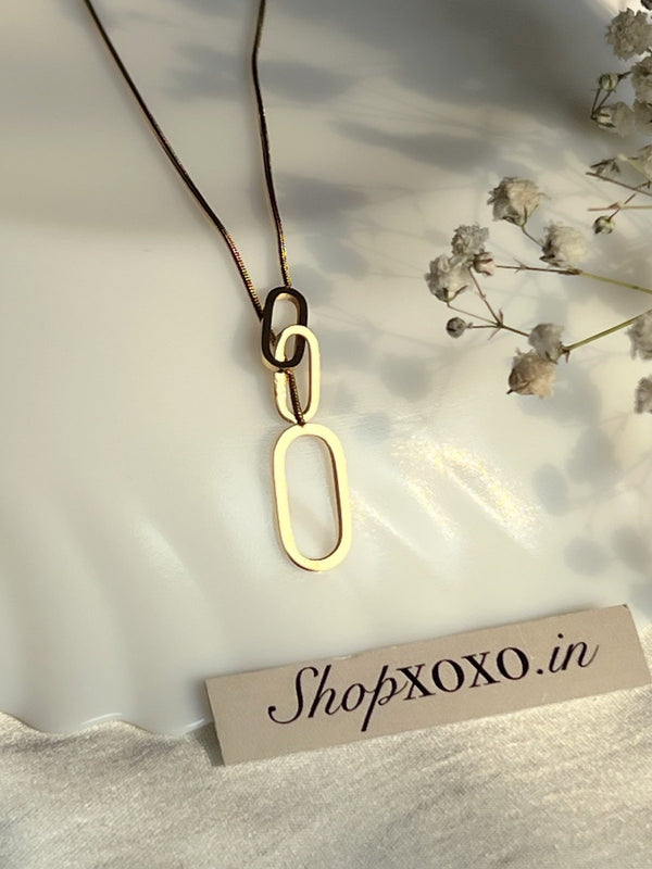 Minimal Gold Entwined Necklace