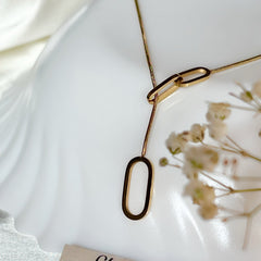 Minimal Gold Entwined Necklace