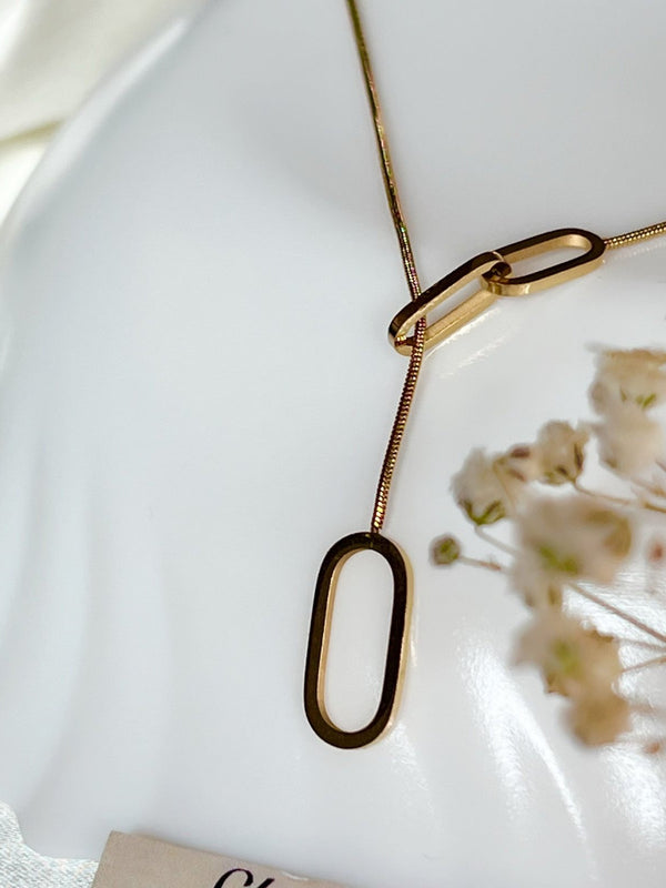 Minimal Gold Entwined Necklace