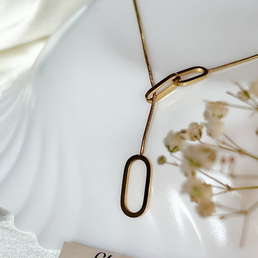 Minimal Gold Entwined Necklace
