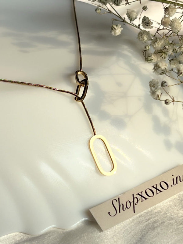 Minimal Gold Entwined Necklace